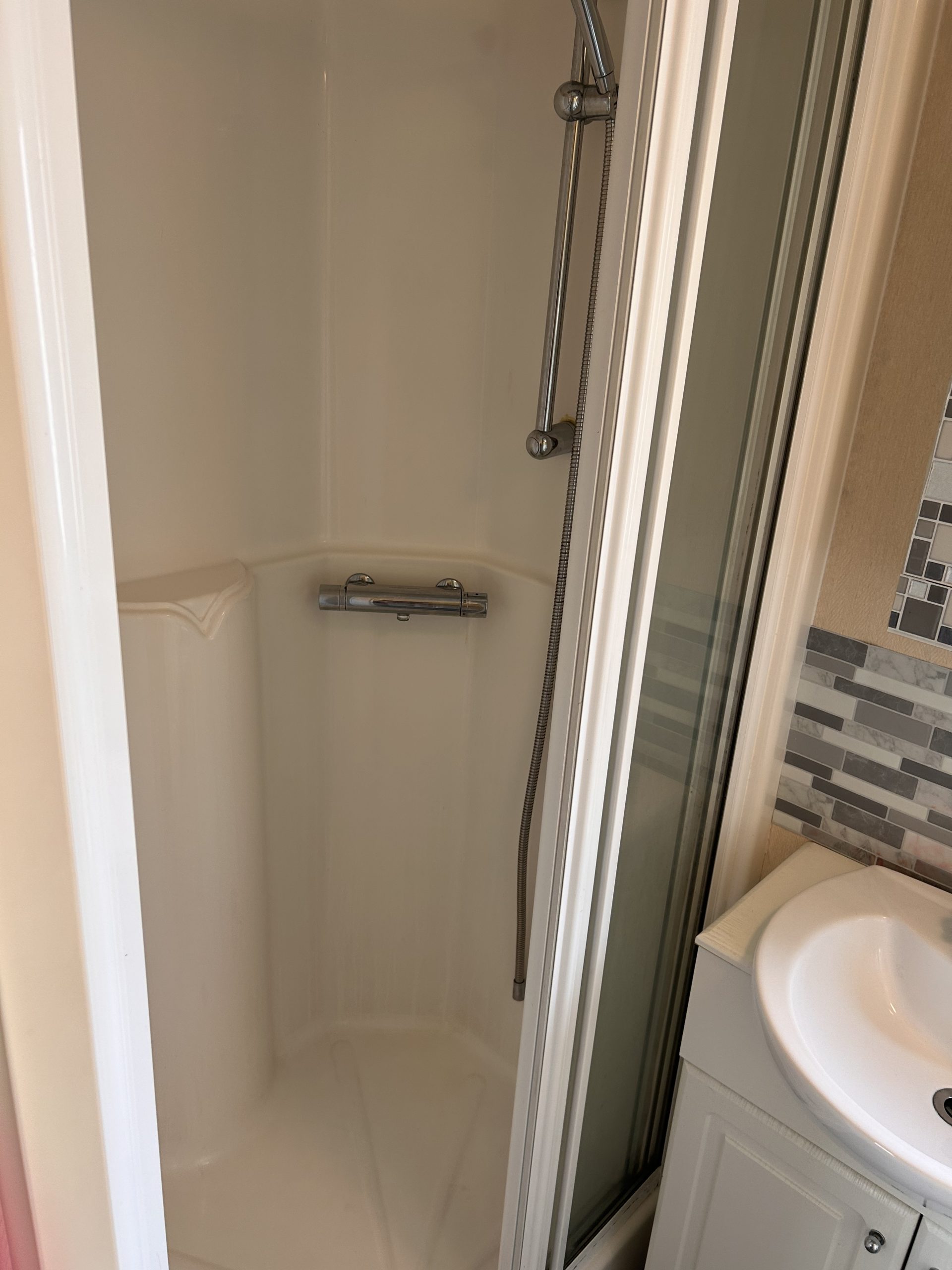 The Puffin on Kensington - Image 10